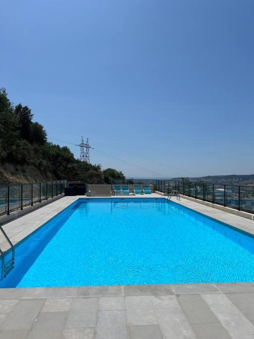 Appartement Tres Joli 2 Pieces Calme Ensoleille Avec Piscine *